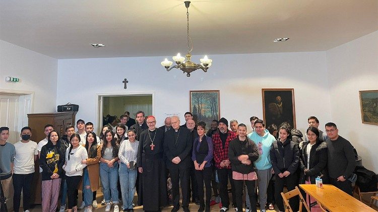 Ukraine: Cardinal Czerny 'saw the war in the eyes of refugees'