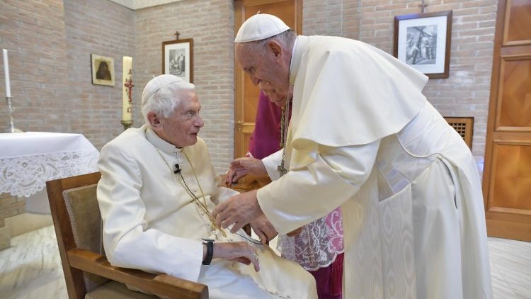 Pope Francis asks for prayers for Benedict XVI - 天主教澳門教區 · DIOCESE DE MACAU