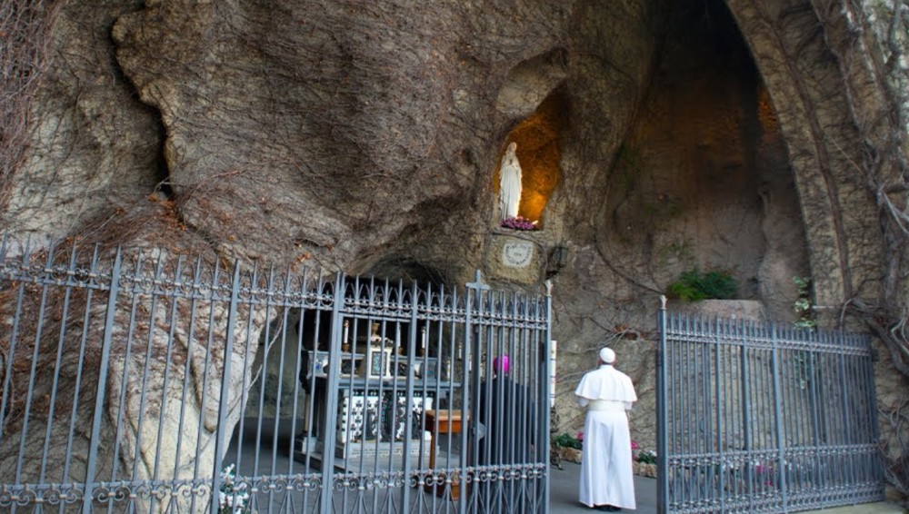 Praying the Rosary with Pope Francis