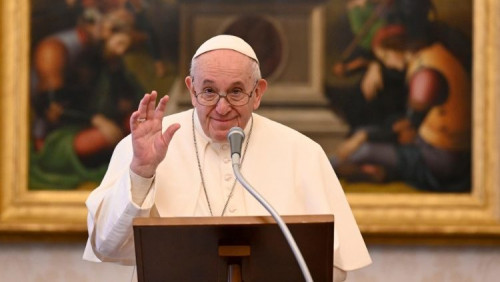 Pope at Angelus: Finding God means finding love