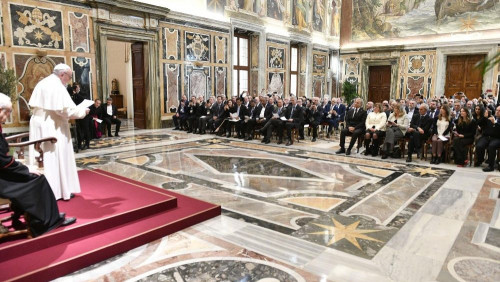 Papa aos Promotores de Feiras: contribuir para uma economia global mais justa e humana