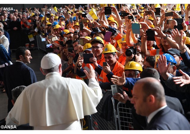Vídeo-mensagem do Papa: denunciar violações de direitos dos trabalhadores