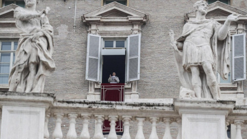 Vigilância e educação para os meios tecnológicos para prevenir tráfico de pessoas, pede o Papa