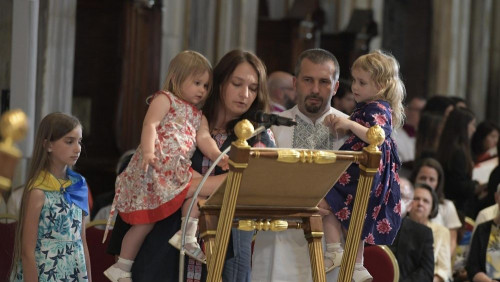 烏克蘭家庭與教宗一起念玫瑰經：願戰爭從地球消失