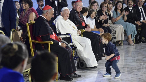 世界家庭大會開幕，教宗叮囑家庭在生活中定睛仰望高天